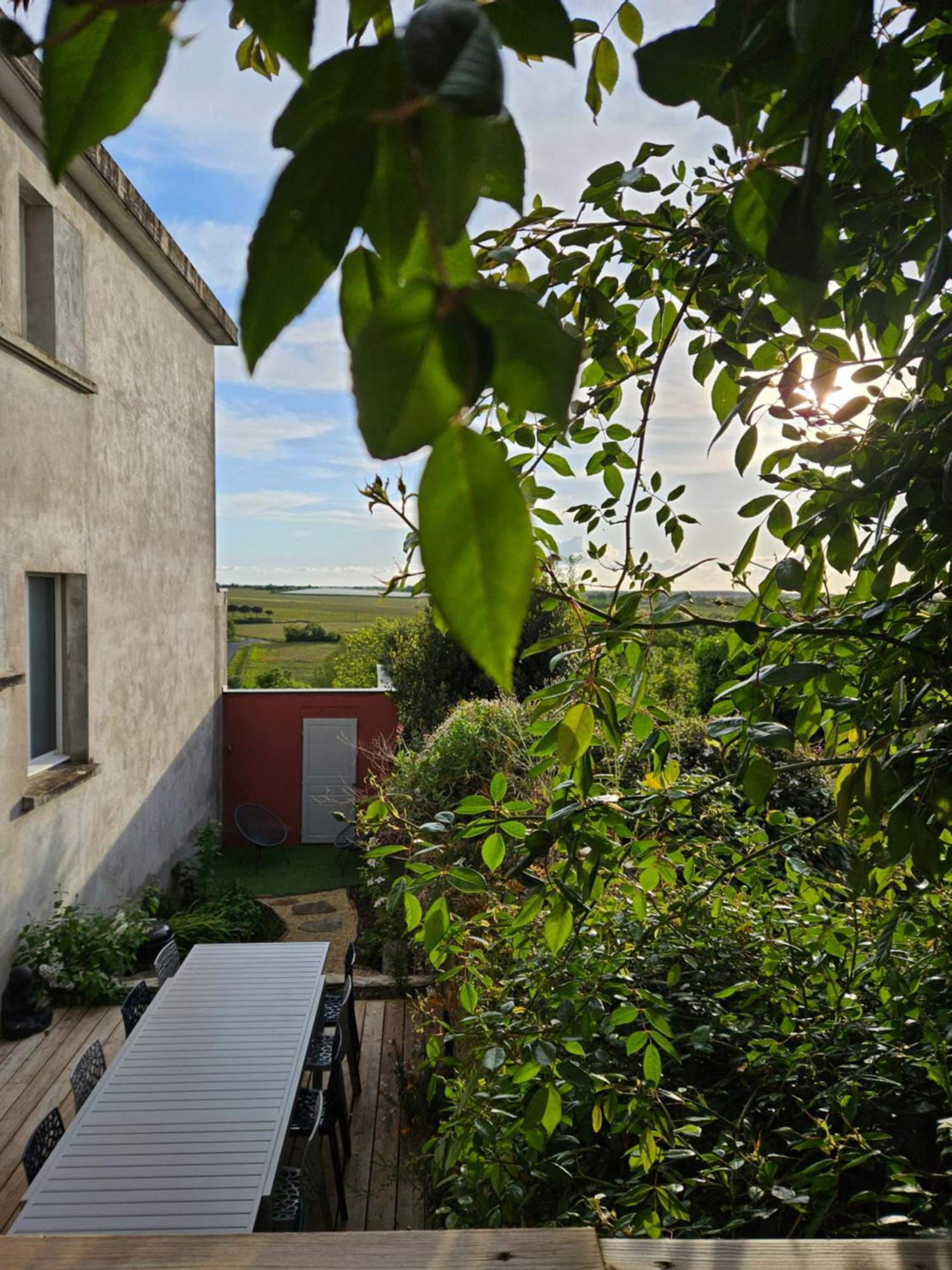 Bed and Breakfast Confidences Escale A Brissac Exterior foto